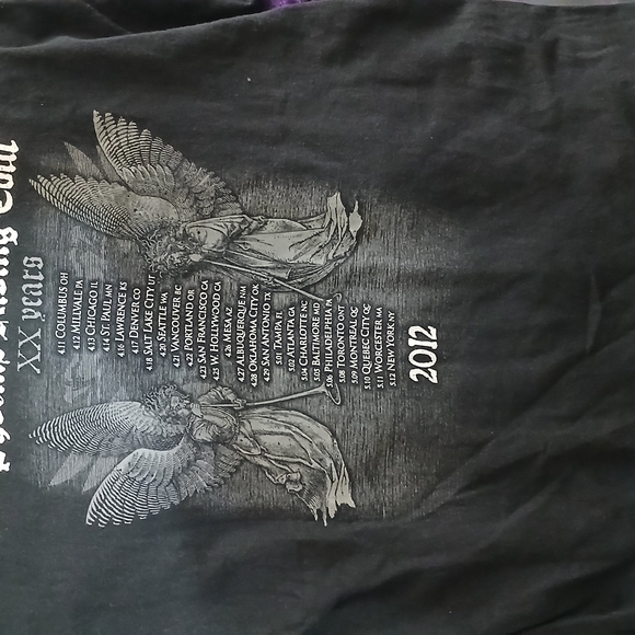 Black Short Sleeve Tee with Dramatic Bird Design - Picture 1 of 2